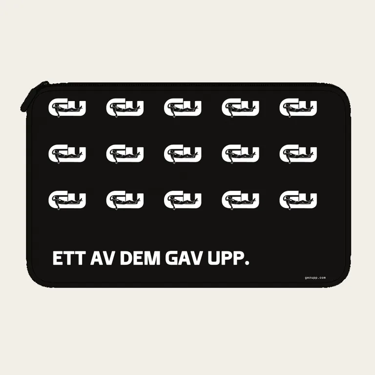 Datorfodral, artikeln på markörsvart underlag med GerUpp-märket. Digital produktförhandsvisning.