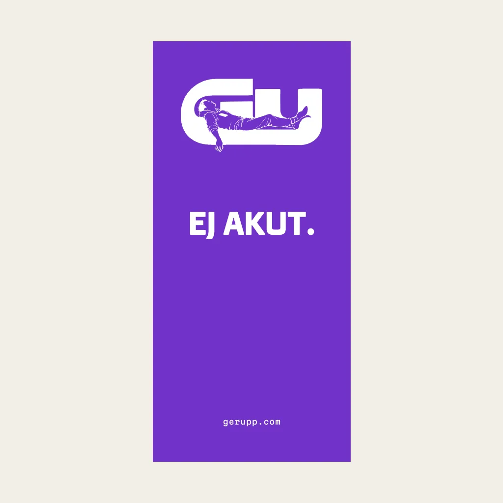 Strumpor, trycket, platt på lila underlag med GerUpp-märket. Digital produktförhandsvisning.